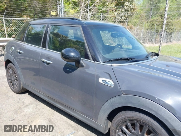2017 MINI Hardtop 4 Door Cooper S z VIN WMWXU3C52H2D32498, wystawiony jako IAAI lot #42000212 z przebiegiem 70 231 mil mil oraz . Historia ofert i sprzedaży dostępna na DreamBid. Obrazek 13.