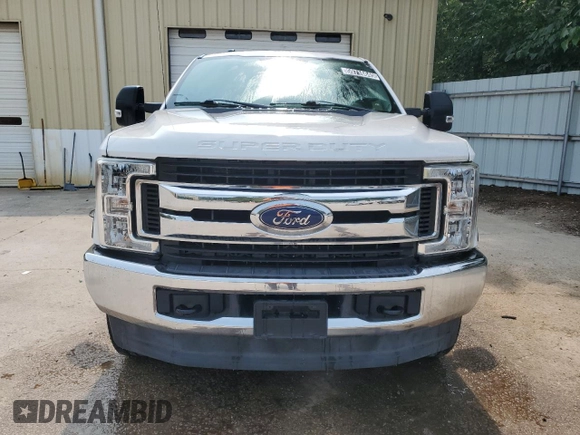 2017 Ford F-250 Lariat z VIN 1FT7W2B67HED27620, wystawiony jako Copart lot #59716645 z przebiegiem 91 132 mil mil oraz Czysty tytuł • Clean title. Historia ofert i sprzedaży dostępna na DreamBid. Obrazek 5.