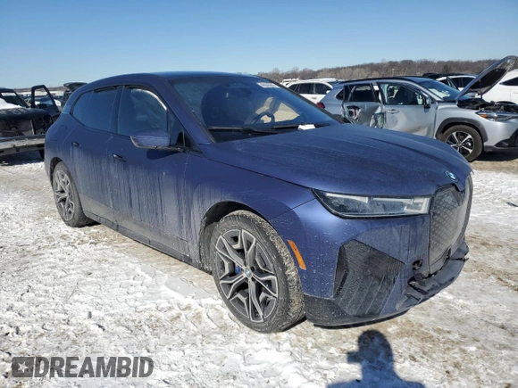 2023 BMW iX M60 z VIN WB533CF00PCM07995, wystawiony jako Copart lot #46043845 z przebiegiem Nie podano mil oraz Szkoda całkowita • Salvage title. Historia ofert i sprzedaży dostępna na DreamBid. Obrazek 4.