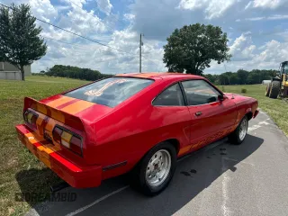 1978 Ford Mustang с VIN 8F03F182544, выставлен на аукционе Copart как лот 75172034 с пробегом 51 959 миль миль и Чистый • Clean title. История ставок и продаж доступна на DreamBid. Изображение 4.