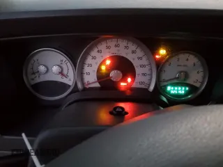 2005 Dodge Durango SLT z VIN 1D4HD48DX5F509039, wystawiony jako Copart lot #82547404 z przebiegiem 325 159 mil mil oraz Szkoda całkowita • Salvage title. Historia ofert i sprzedaży dostępna na DreamBid. Obrazek 9.