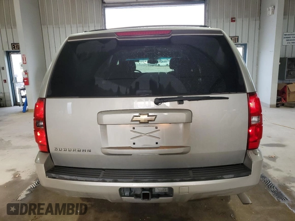 2008 Chevrolet Suburban Commercial with VIN 3GNGK26K28G309111, listed as a Copart auction lot 80510184 with 140,242 mi miles and Salvage Title. Bid and sale history available at carsss.com. Image 6.