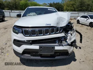 2024 Jeep Compass Latitude Lux with VIN 3C4NJDFN5RT584618, listed as a Copart auction lot 55033565 with 8,745 mi miles and Salvage title. Bid and sale history available at DreamBid. Image 5.