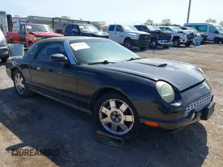 2002 Ford Thunderbird Hardtop Premium z VIN 1FAHP60A52Y121109, wystawiony jako IAAI lot #42152082 z przebiegiem 127 705 mil mil oraz . Historia ofert i sprzedaży dostępna na DreamBid. Obrazek 1.