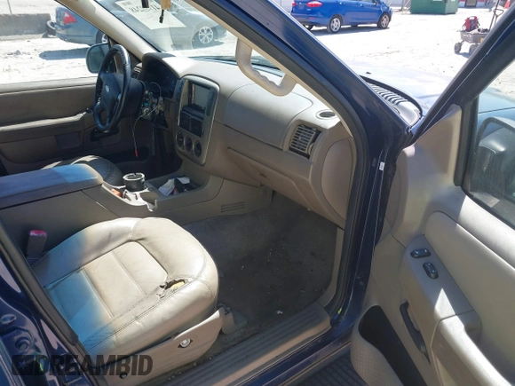 2005 Ford Explorer z VIN 1FMDU63K55UA05065, wystawiony jako IAAI lot #41748248 z przebiegiem 202 498 mil mil oraz . Historia ofert i sprzedaży dostępna na DreamBid. Obrazek 5.