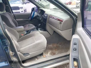 2000 Jeep Grand Cherokee Laredo z VIN 1J4GW48S9YC338947, wystawiony jako IAAI lot #42545830 z przebiegiem 234 251 mil mil oraz . Historia ofert i sprzedaży dostępna na DreamBid. Obrazek 5.