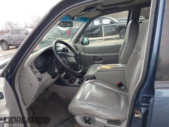 2000 Ford Explorer XLT с VIN 1FMZU83P2YZB75694, выставлен на аукционе IAAI как лот 41932899 с пробегом 245 229 миль миль и . История ставок и продаж доступна на DreamBid. Изображение 5.