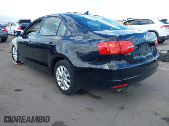 2012 Volkswagen Jetta SE с VIN 3VWDP7AJ1CM377271, выставлен на аукционе IAAI как лот 42083435 с пробегом Не указан миль и . История ставок и продаж доступна на DreamBid. Изображение 3.