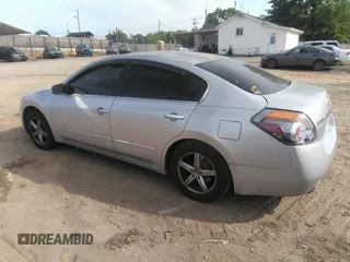 2008 Nissan Altima 2.5 S with VIN 1N4AL21E68C180831, listed as a IAAI auction lot 42091296 with 229,780 mi miles. Bid and sale history available at carsss.com. Image 3.