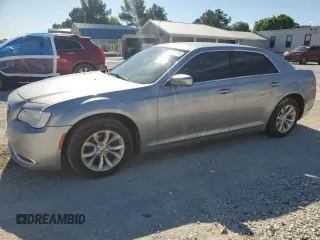 2015 Chrysler 300 Limited z VIN 2C3CCAAG5FH838054, wystawiony jako Copart lot #55480325 z przebiegiem 171 058 mil mil oraz Szkoda całkowita • Salvage title. Historia ofert i sprzedaży dostępna na DreamBid. Obrazek 1.
