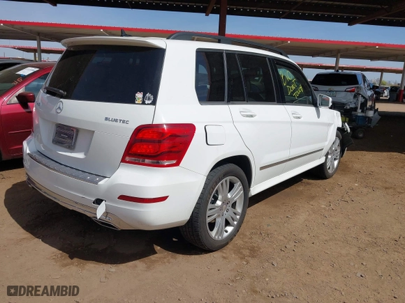 2014 Mercedes-Benz GLK-Class GLK 250 BlueTEC with VIN WDCGG0EB5EG310304, listed as a IAAI auction lot 41908998 with 1 mi miles. Bid and sale history available at carsss.com. Image 4.