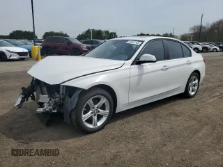 2015 BMW 3 Series 328i xDrive z VIN WBA3B5C53FF960590, wystawiony jako Copart lot #54687145 z przebiegiem 54 520 mil mil oraz Szkoda całkowita • Salvage title. Historia ofert i sprzedaży dostępna na DreamBid. Obrazek 1.