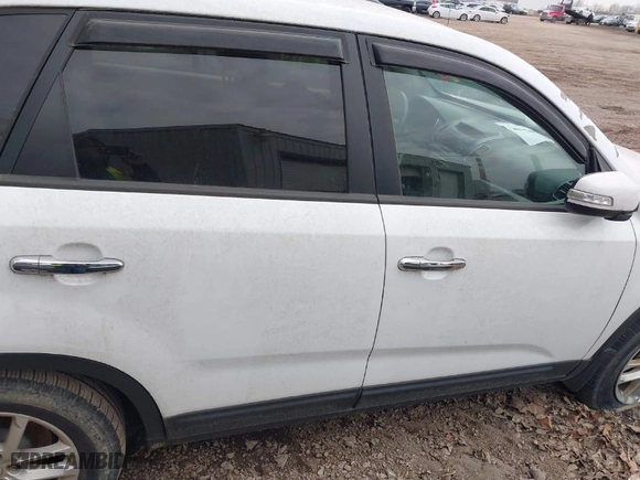 2015 Kia Sorento LX with VIN 5XYKT3A62FG651248, listed as a IAAI auction lot 41650414 with 186,601 mi miles. Bid and sale history available at carsss.com. Image 13.