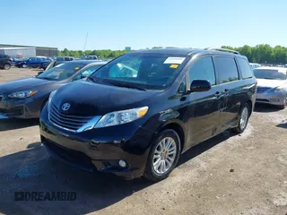 2013 Toyota Sienna XLE AAS z VIN 5TDYK3DC5DS306309, wystawiony jako IAAI lot #42260000 z przebiegiem 82 558 mil mil oraz . Historia ofert i sprzedaży dostępna na DreamBid. Obrazek 18.