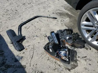 2015 Ford Expedition Platinum z VIN 1FMJU1MTXFEF42894, wystawiony jako Copart lot #51058815 z przebiegiem 130 673 mil mil oraz Szkoda całkowita • Salvage title. Historia ofert i sprzedaży dostępna na DreamBid. Obrazek 13.