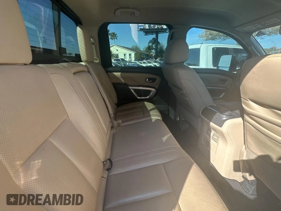 2016 Nissan Titan Platinum Reserve z VIN 1N6BA1F26GN512666, wystawiony jako Copart lot #43622745 z przebiegiem 120 182 mil mil oraz Czysty tytuł • Clean title. Historia ofert i sprzedaży dostępna na DreamBid. Obrazek 6.