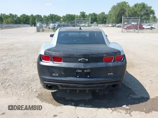 2010 Chevrolet Camaro 1LT z VIN 2G1FB1EV0A9147806, wystawiony jako IAAI lot #39970270 z przebiegiem 160 458 mil mil oraz . Historia ofert i sprzedaży dostępna na DreamBid. Obrazek 16.