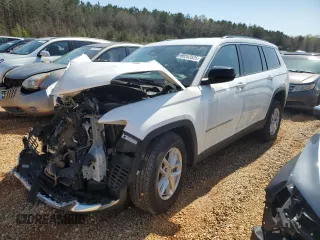 2023 Jeep Grand Cherokee Laredo z VIN 1C4RJJAG0P8843486, wystawiony jako Copart lot #50243525 z przebiegiem 5 874 mil mil oraz Czysty tytuł • Clean title. Historia ofert i sprzedaży dostępna na DreamBid. Obrazek 1.
