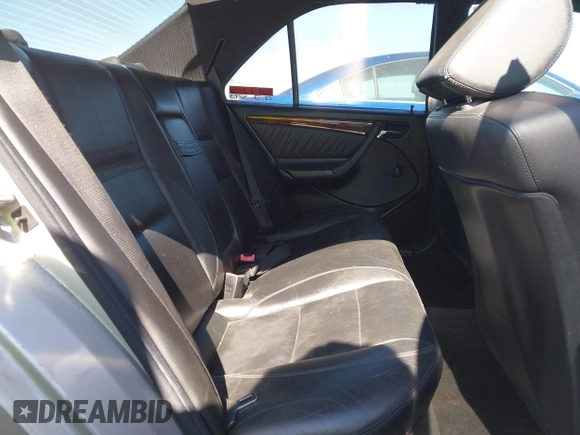 1998 Mercedes-Benz C с VIN WDBHA33G8WF744587, выставлен на аукционе IAAI как лот 42682845 с пробегом 271 027 миль миль и . История ставок и продаж доступна на DreamBid. Изображение 8.