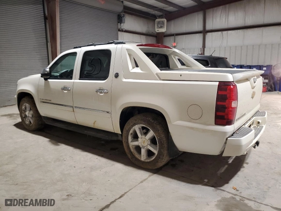 2013 Chevrolet Avalanche LTZ with VIN 3GNTKGE74DG149753, listed as a Copart auction lot 46048815 with 100,736 mi miles and Salvage Title. Bid and sale history available at carsss.com. Image 2.