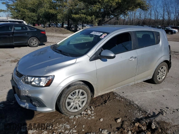 2020 Chevrolet Sonic LT z VIN 1G1JG6SB2L4115299, wystawiony jako Copart lot #41826735 z przebiegiem 120 280 mil mil oraz Szkoda całkowita • Salvage title. Historia ofert i sprzedaży dostępna na DreamBid. Obrazek 1.
