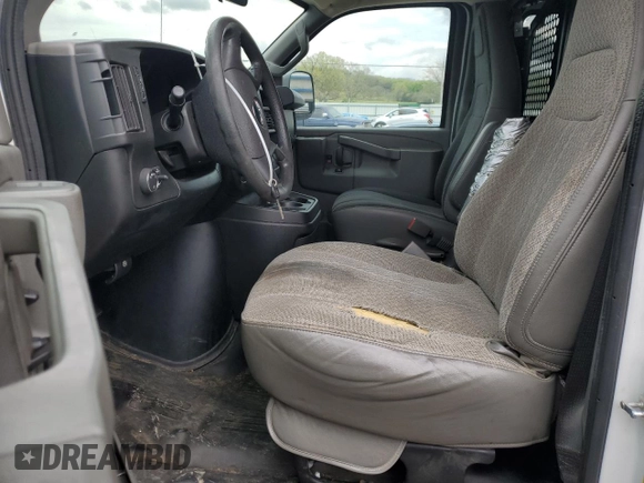 2019 GMC Savana Cargo z VIN 1GTW7AFG4K1216429, wystawiony jako Copart lot #52788415 z przebiegiem 193 405 mil mil oraz Szkody całkowita. Historia ofert i sprzedaży dostępna na DreamBid. Obrazek 7.