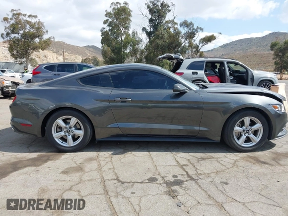 2017 Ford Mustang V6 z VIN 1FA6P8AM8H5336232, wystawiony jako IAAI lot #42089034 z przebiegiem 72 257 mil mil oraz . Historia ofert i sprzedaży dostępna na DreamBid. Obrazek 13.