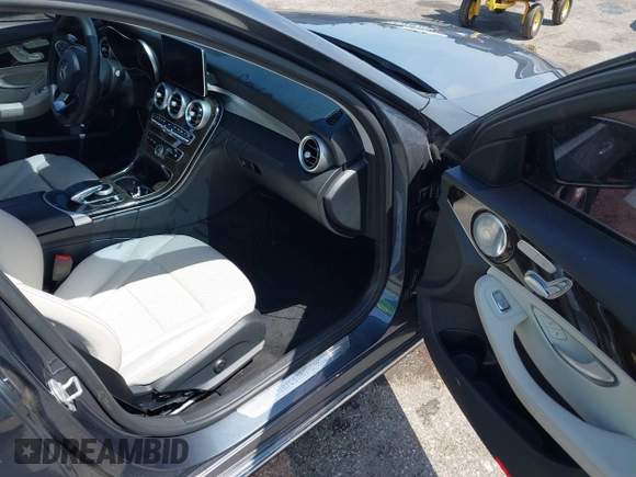 2016 Mercedes-Benz C 300 z VIN 55SWF4JB8GU116105, wystawiony jako IAAI lot #42099691 z przebiegiem 109 439 mil mil oraz . Historia ofert i sprzedaży dostępna na DreamBid. Obrazek 5.