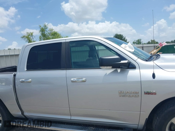 2015 Ram 1500 Outdoorsman z VIN 1C6RR6LT1FS729280, wystawiony jako IAAI lot #42445245 z przebiegiem 175 649 mil mil oraz . Historia ofert i sprzedaży dostępna na DreamBid. Obrazek 13.