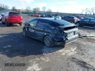 2018 Toyota Prius Two z VIN JTDKARFU4J3056141, wystawiony jako IAAI lot #41525929 z przebiegiem 127 414 mil mil oraz . Historia ofert i sprzedaży dostępna na DreamBid. Obrazek 3.