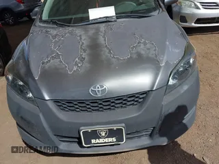 2009 Toyota Matrix z VIN 2T1KU40E29C039725, wystawiony jako IAAI lot #41682877 z przebiegiem 136 717 mil mil oraz . Historia ofert i sprzedaży dostępna na DreamBid. Obrazek 6.