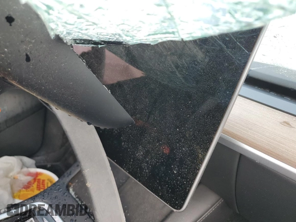 2024 Tesla Model Y Long Range z VIN 7SAYGDEEXRA324517, wystawiony jako Copart lot #55274615 z przebiegiem Nie podano mil oraz Szkoda całkowita • Salvage title. Historia ofert i sprzedaży dostępna na DreamBid. Obrazek 9.