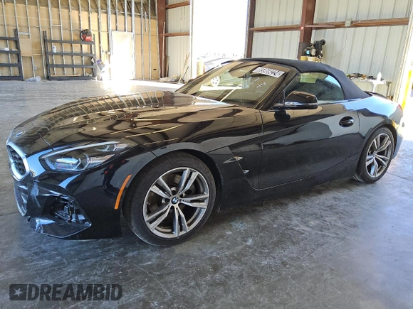 2025 BMW Z4 sDrive30i z VIN WBAHF3C01SWY40624, wystawiony jako Copart lot #85969224 z przebiegiem Nie podano mil oraz Czysty tytuł • Clean title. Historia ofert i sprzedaży dostępna na DreamBid. Obrazek 1.
