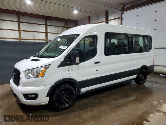 2022 Ford Transit Passenger XL z VIN 1FBAX2C85NKA73815, wystawiony jako Copart lot #43721655 z przebiegiem 58 237 mil mil oraz Tytuł czysty. Historia ofert i sprzedaży dostępna na DreamBid. Obrazek 1.