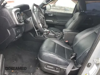 2021 Toyota Tacoma 4WD SR5 with VIN 3TMDZ5BN5MM098717, listed as a Copart auction lot 43877975 with 21,328 mi miles and Salvage Title. Bid and sale history available at carsss.com. Image 7.