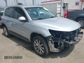 2017 Volkswagen Tiguan S z VIN WVGAV7AX2HK043695, wystawiony jako IAAI lot #42108469 z przebiegiem 52 907 mil mil oraz . Historia ofert i sprzedaży dostępna na DreamBid. Obrazek 1.