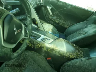 2014 Chevrolet Corvette Z51 3LT z VIN 1G1YM3D77E5125967, wystawiony jako Copart lot #74243324 z przebiegiem Nie podano mil oraz Szkoda całkowita • Salvage title. Historia ofert i sprzedaży dostępna na DreamBid. Obrazek 8.