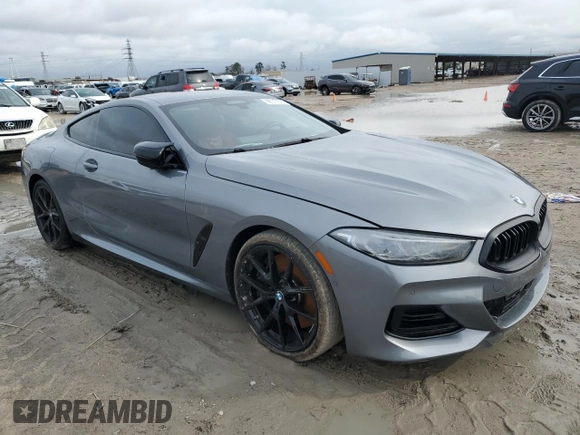 2024 BMW 8 Series M850i xDrive z VIN WBABC4C0XRCN56084, wystawiony jako Copart lot #86747974 z przebiegiem Nie podano mil oraz Szkody całkowita. Historia ofert i sprzedaży dostępna na DreamBid. Obrazek 4.