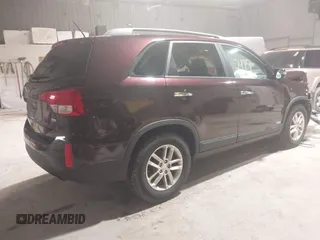 2015 Kia Sorento LX with VIN 5XYKTCA67FG567068, listed as a IAAI auction lot 41942477 with 155,091 mi miles. Bid and sale history available at carsss.com. Image 4.