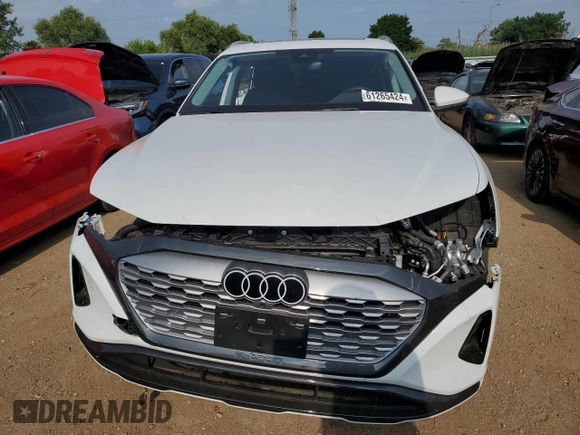 2024 Audi Q8 e-tron Premium z VIN WA14AAGE2RB015813, wystawiony jako Copart lot #61265424 z przebiegiem 1 315 mil mil oraz Szkoda całkowita • Salvage title. Historia ofert i sprzedaży dostępna na DreamBid. Obrazek 5.