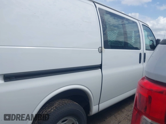 2020 Chevrolet Express Cargo z VIN 1GCWGAFP3L1240299, wystawiony jako IAAI lot #42522748 z przebiegiem 129 759 mil mil oraz . Historia ofert i sprzedaży dostępna na DreamBid. Obrazek 13.