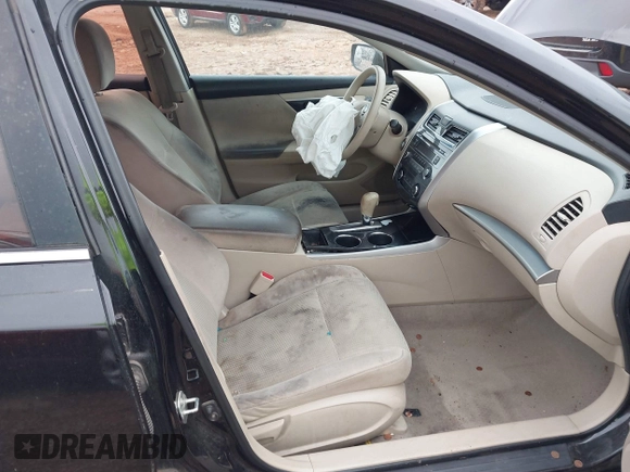2014 Nissan Altima S with VIN 1N4AL3AP0EN375718, listed as a IAAI auction lot 41850324 with 219,558 mi miles and . Bid and sale history available at carsss.com. Image 5.