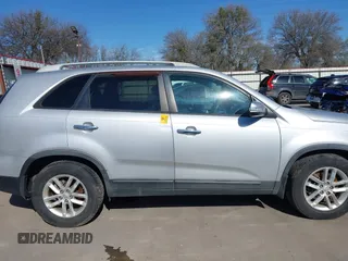 2015 Kia Sorento LX with VIN 5XYKT4A77FG548874, listed as a IAAI auction lot 41650301 with 111,113 mi miles. Bid and sale history available at carsss.com. Image 13.