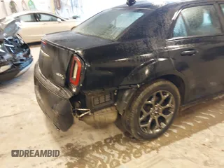 2016 Chrysler 300 S z VIN 2C3CCAGG7GH329401, wystawiony jako IAAI lot #41486084 z przebiegiem 163 942 mil mil oraz . Historia ofert i sprzedaży dostępna na DreamBid. Obrazek 6.