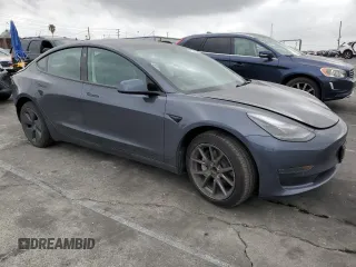 2022 Tesla Model 3 z VIN 5YJ3E1EA0NF375126, wystawiony jako Copart lot #53294925 z przebiegiem 28 318 mil mil oraz Szkoda całkowita • Salvage title. Historia ofert i sprzedaży dostępna na DreamBid. Obrazek 4.
