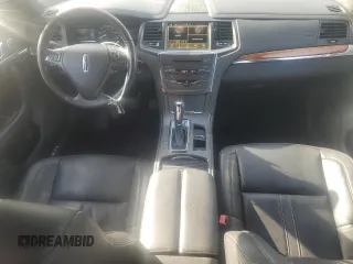 2016 Lincoln MKS z VIN 1LNHL9DK0GG600153, wystawiony jako Copart lot #41561325 z przebiegiem 71 909 mil mil oraz Szkoda całkowita • Salvage title. Historia ofert i sprzedaży dostępna na DreamBid. Obrazek 8.
