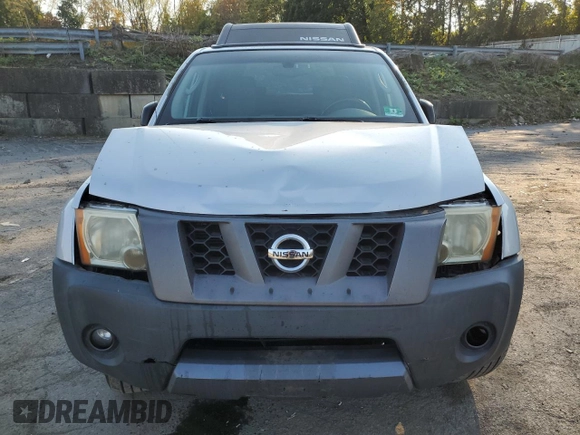 2005 Nissan Xterra SE z VIN 5N1AN08W55C613800, wystawiony jako Copart lot #75808284 z przebiegiem 135 127 mil mil oraz Szkoda całkowita • Salvage title. Historia ofert i sprzedaży dostępna na DreamBid. Obrazek 5.