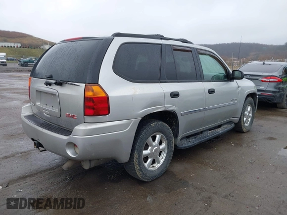 2006 GMC Envoy SLE z VIN 1GKDT13S562187698, wystawiony jako IAAI lot #41808778 z przebiegiem 167 023 mil mil oraz . Historia ofert i sprzedaży dostępna na DreamBid. Obrazek 4.