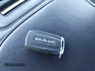2021 Ram 2500 Tradesman z VIN 3C6UR4HJ3MG501081, wystawiony jako IAAI lot #41853135 z przebiegiem 70 421 mil mil oraz . Historia ofert i sprzedaży dostępna na DreamBid. Obrazek 11.
