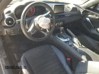 2017 FIAT 124 Spider Lusso z VIN JC1NFAEK7H0119175, wystawiony jako Copart lot #89142865 z przebiegiem Nie podano mil oraz Szkoda całkowita • Salvage title. Historia ofert i sprzedaży dostępna na DreamBid. Obrazek 8.